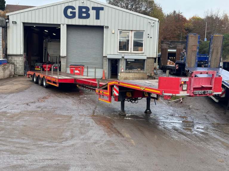 Broshuis extending low loader clips on ramps 