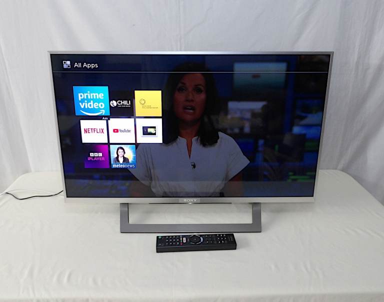 Sony 32 inch Smart LED TV with Built-in Freeview HD - KDL-32WD752