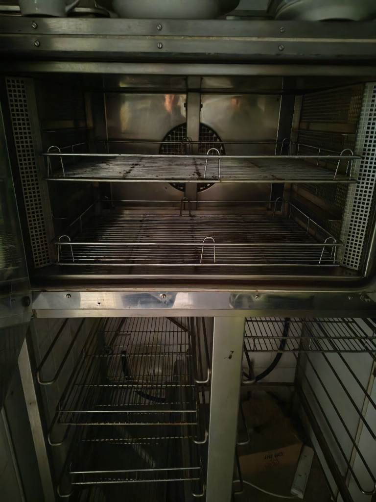 Commercial oven 
