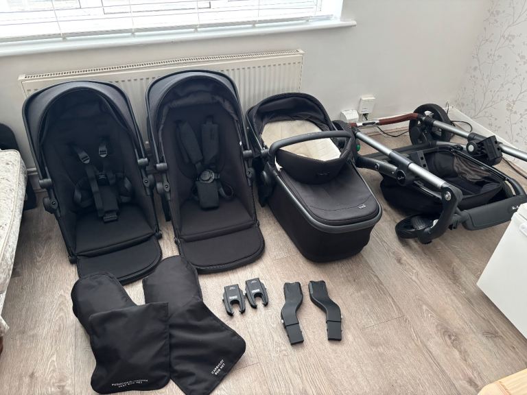 Silver Cross Wave (new bassinet, tandem seat and toddler seat)