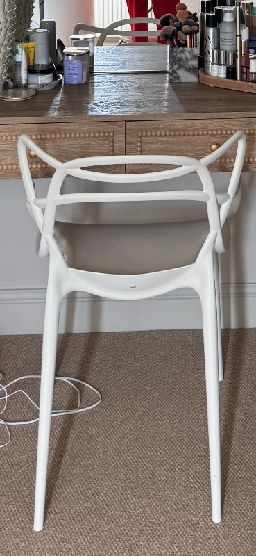1 Kartell white dressing table chair