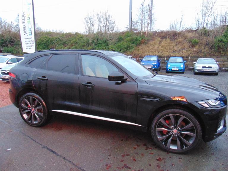 JAGUAR F-PACE 3.0 D300 V6 First Edition * MOT DECEMBER 2026 * JUST SERVICED *