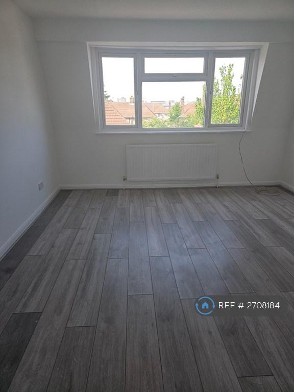 3 bedroom flat in Colman Road, London, E16 (3 bed) (#2708184)