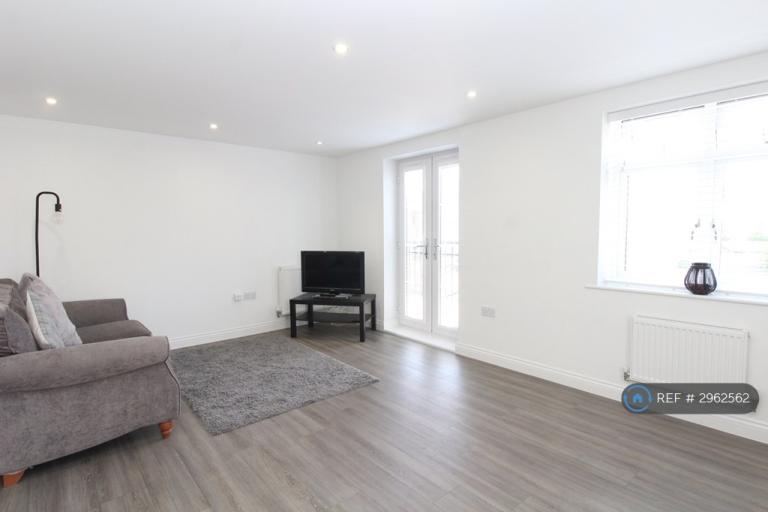 2 bedroom flat in Hudson House, Leigh-On-Sea, SS9 (2 bed) (#2962562)