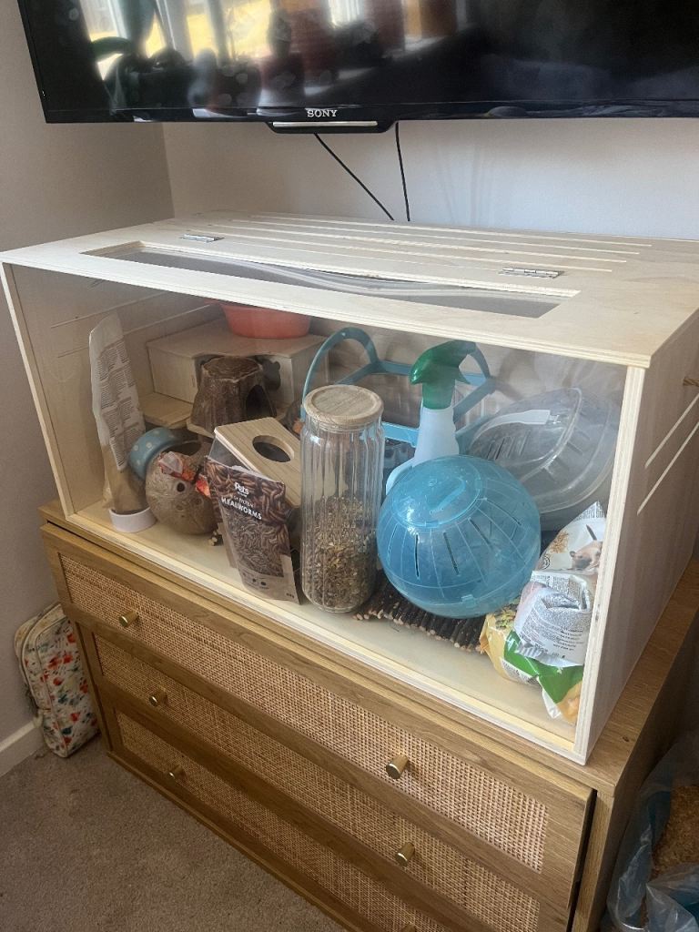 Hamster enclosure 