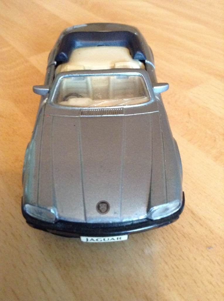 An MC Toys Jaguar XJS V12 Silver Grey Car - Scale 1/40