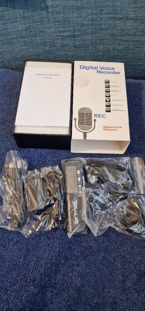 Digital Voice Recorder 4GB - Black - Boxed - With Instructions & Accessories