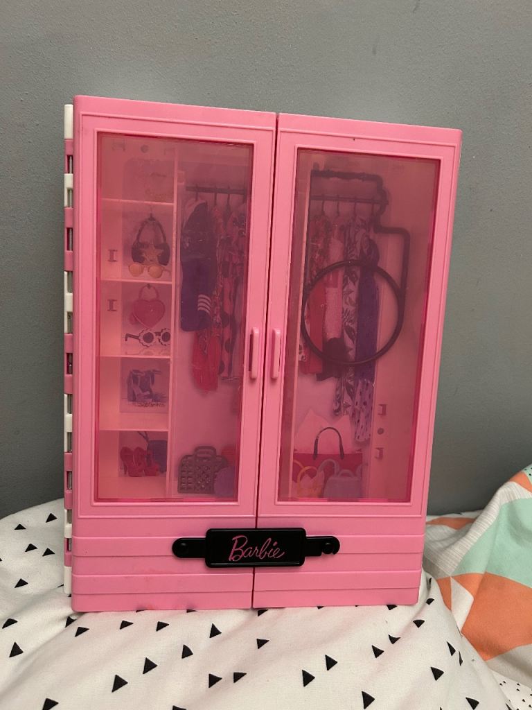 Barbie wardrobe 