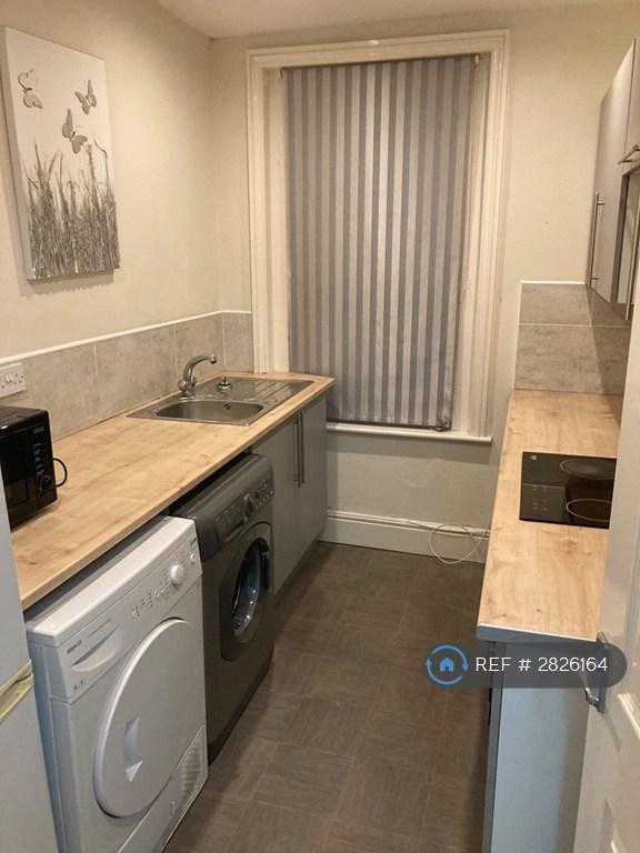 1 bedroom flat in Charles St, Newport, NP20 (1 bed) (#2826164)
