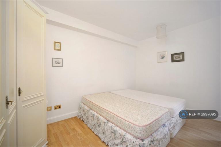 2 bedroom flat in Sloane Avenue, London, SW3 (2 bed) (#2997095)