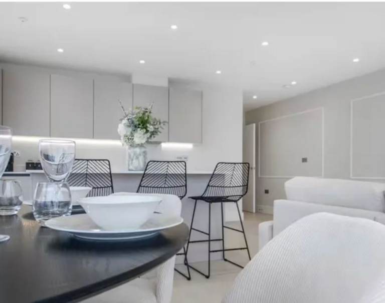 FULLY FURNISHED 2 Bed  FLAT TO RENT – Hampstead (N2) – £3,000 PCM (Bills Included)