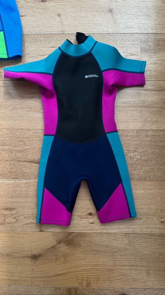 Kids wetsuits £5 each 