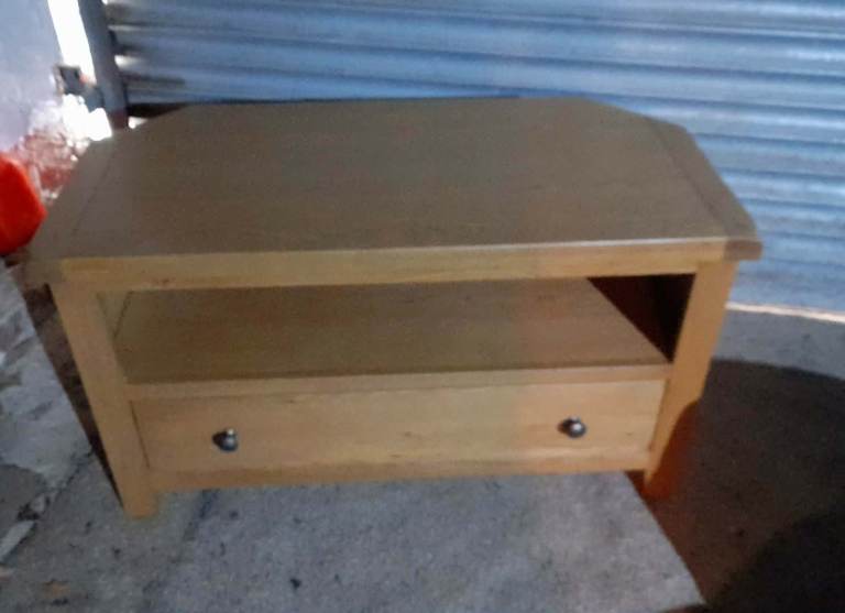 Beautiful solid oak tv stand good condition