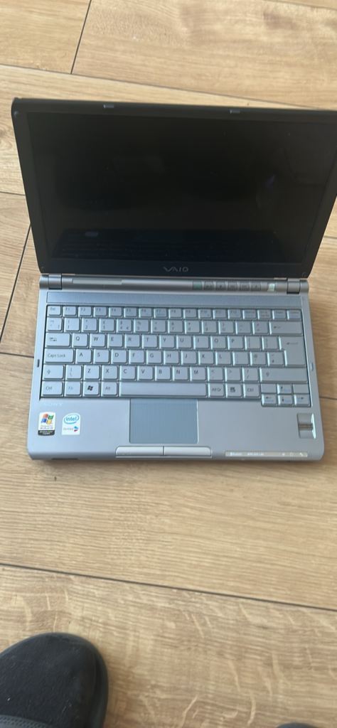 SONY PCG-4H1M LAPTOP PERSONAL COMPUTER 2GB RAM INTEL U1400 CPU 80GB HDD - faulty - won’t power on 