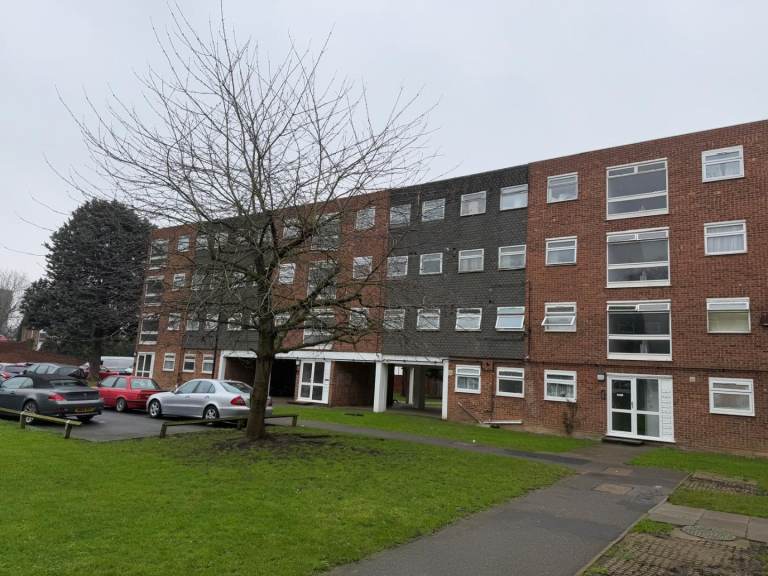 Two bedroom first floor flat to rent in Heston