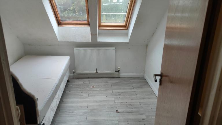 Beautiful single room in new market road