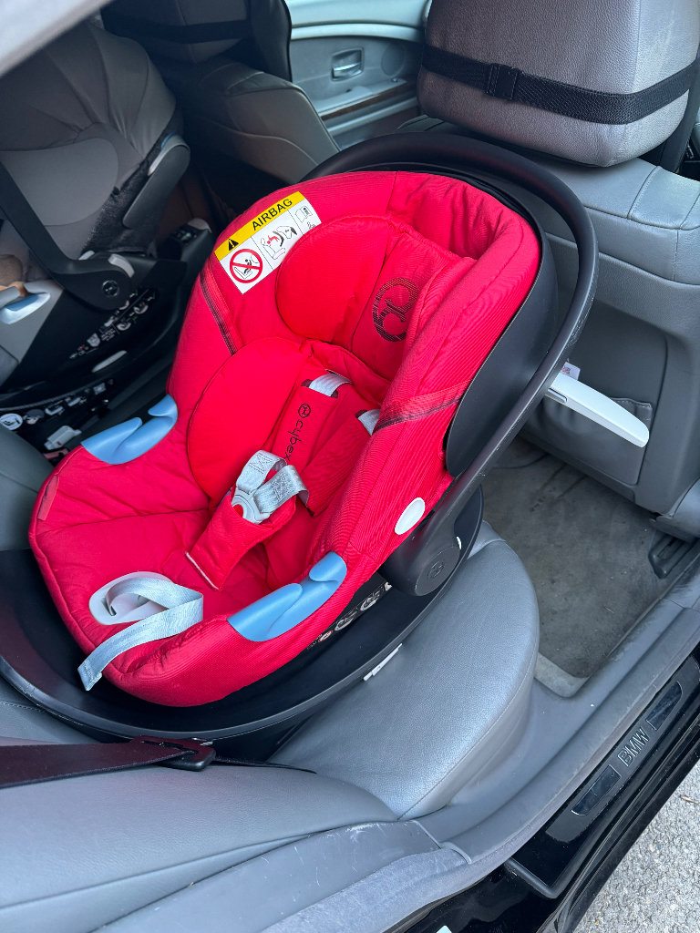 Cybex Aton M I-size car seat suitable for flight use, with ISOFIX base from birth