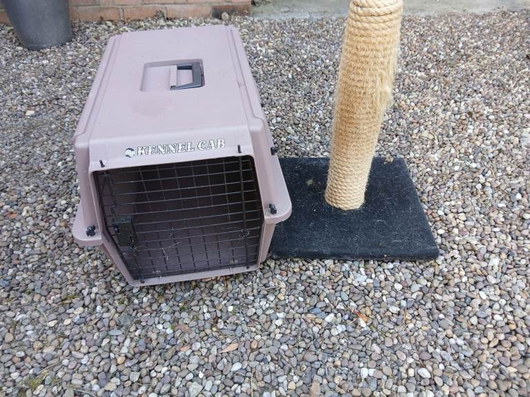 Kennel cab cat dog carrier crate and scratching post 