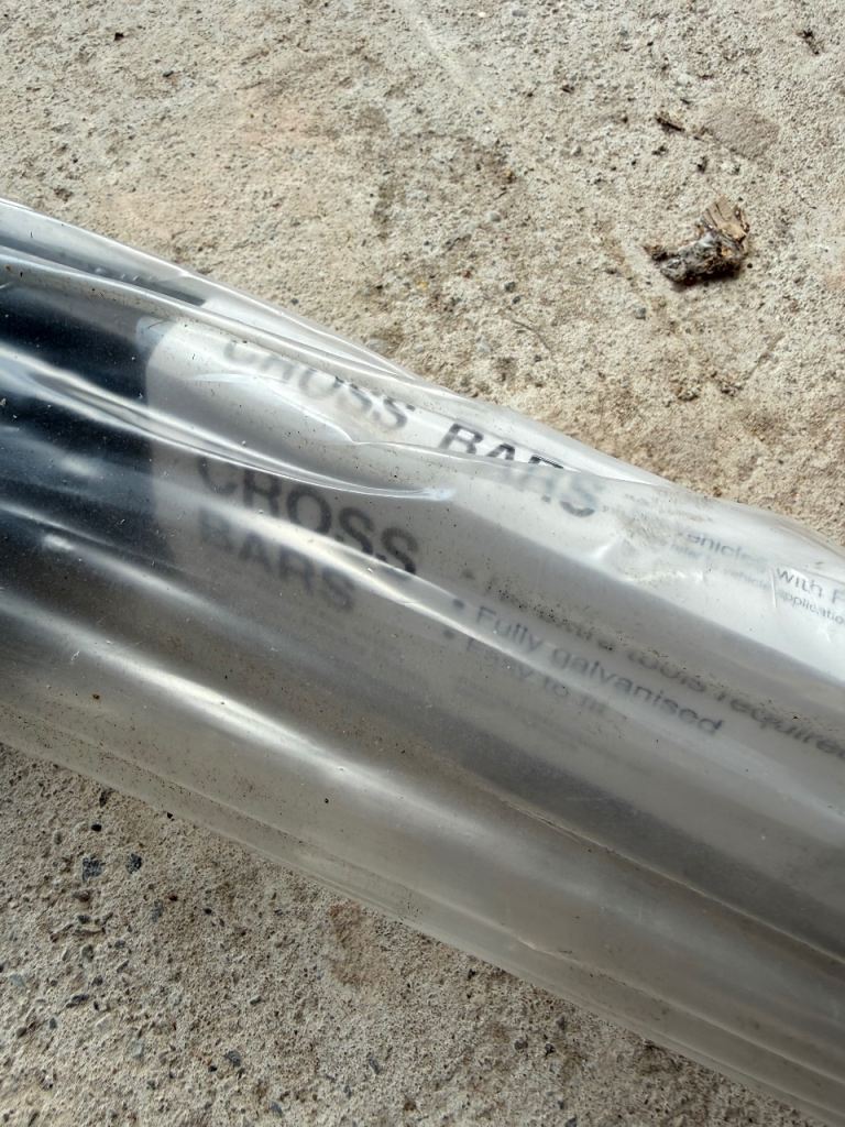 Car roof bars and fittings NEW