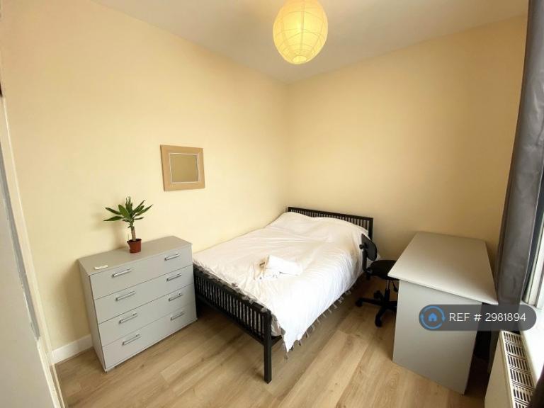 1 bedroom in Delamere Road, Southsea, PO4 (#2981894)