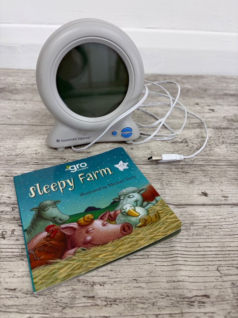 Gro Company Gro Clock with Sleepy Farm book