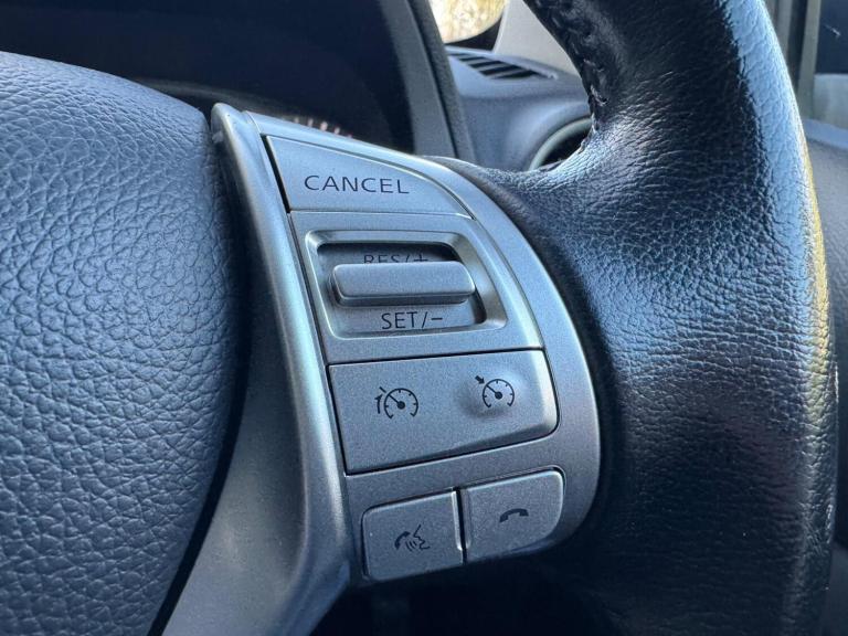  Nissan Navara 2.3 dCi Tekna Auto 4WD Euro 6 4dr Diesel Automatic