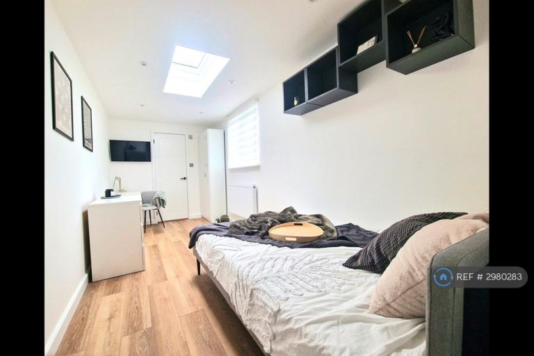 1 bedroom in Queens Road, Portsmouth, PO2 (#2980283)