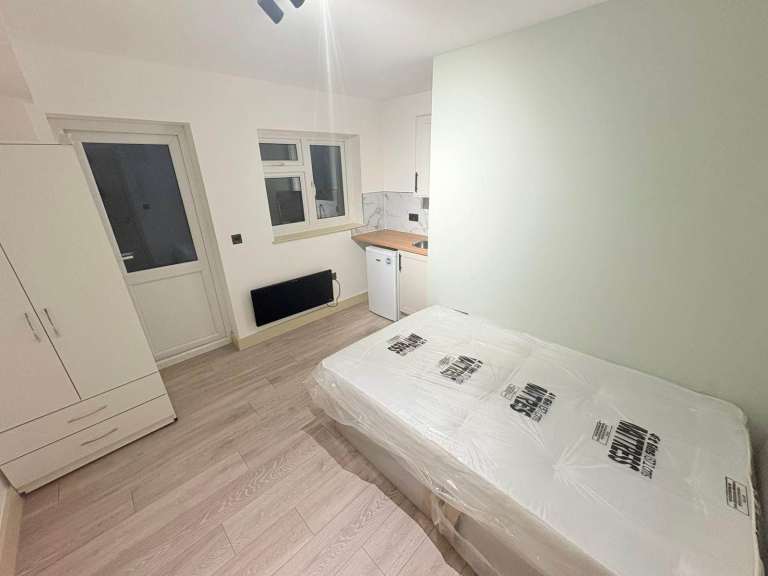 BENEFITS ACCEPTED - Studio Flat Available in Romford Havering RM7