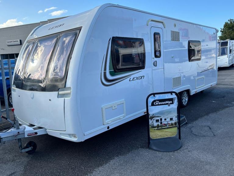LUNAR LEXON 640 , 4 BERTH , twin axel , FIXED SINGLE BEDS !