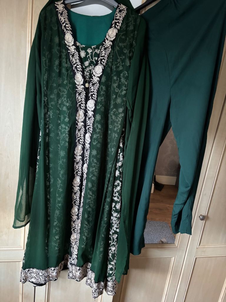 Stunning Green Indian Pakistani Suit – Embroidered Dress & Trousers