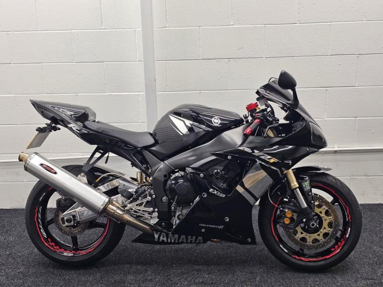 YAMAHA YZF-R1 ** BOS EXHAUST - LOW MILEAGE - JUNE 2026 MOT **