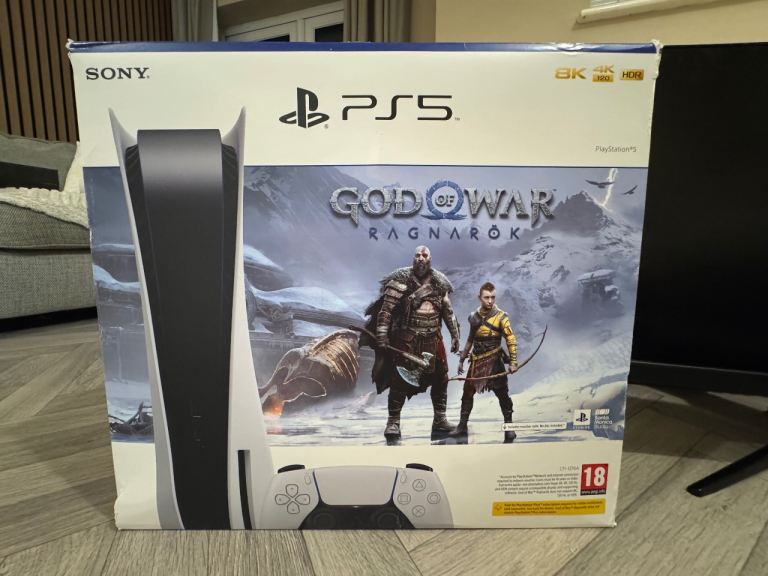 PlayStation 5 Disc Edition bundled (825GB)