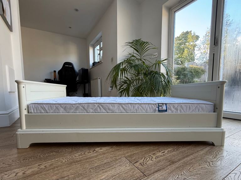 Mamas & Papas Orchard Toddler Bed with Pocket Sprung Mattress – Ivory