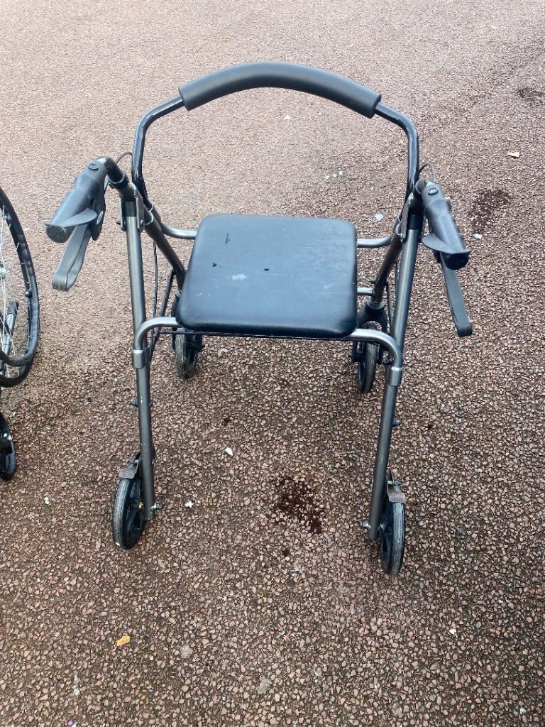 Aidapt Folding. Zimmer +Chair