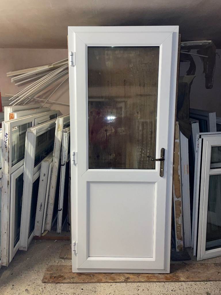 UPVC DOOR 203 x 84.5 cm - BEAUTIFUL UPVC TRIPLE GLAZED DOOR - ONLY 1 YEAR OLD  (REF: DX229)