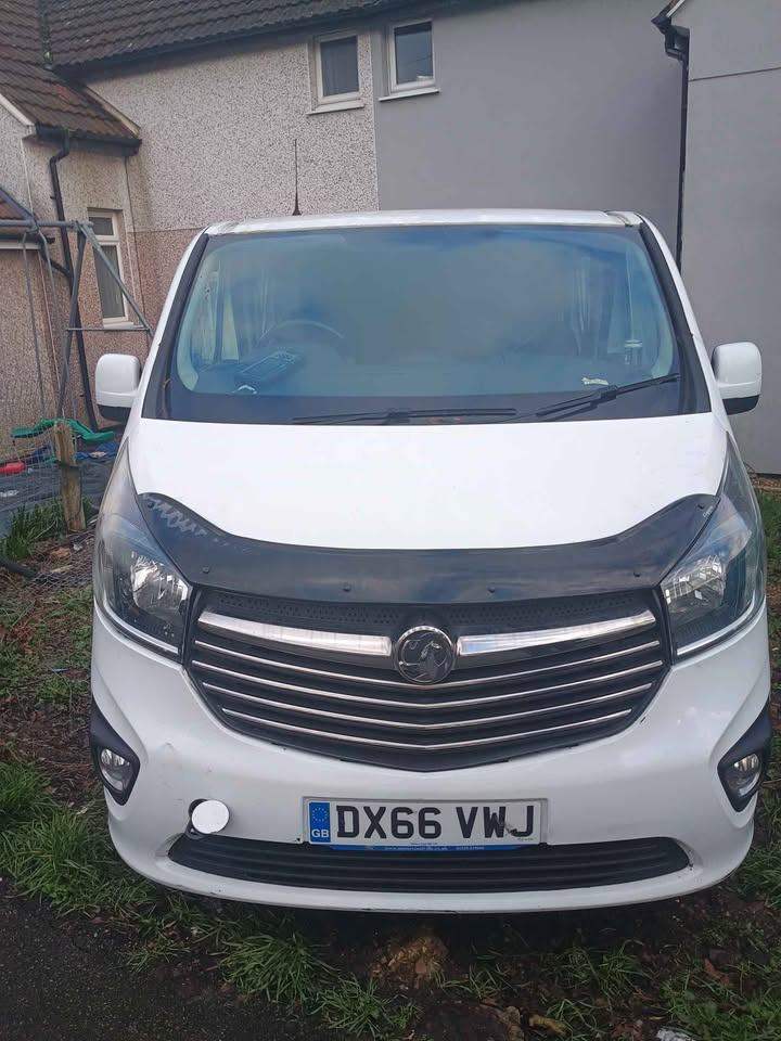 2016 Vauxhall vivaro crew cab 6 seater spares or repair bargain NO VAT \Ulez Free 