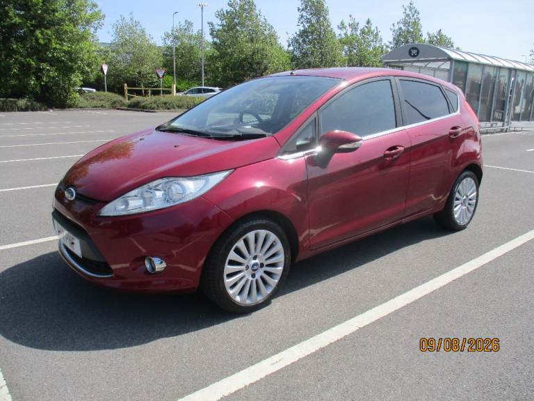 FORD FIESTA 1.4 TITANIUM 5 DOOR MANUAL. 72000 MILES. 10 MONTHS MOT. NEW SERVICE.