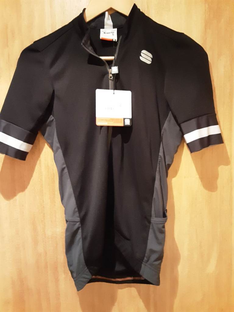 BNWT SPORTFUL KITE JERSEY. SMALL. BLACK. MENS