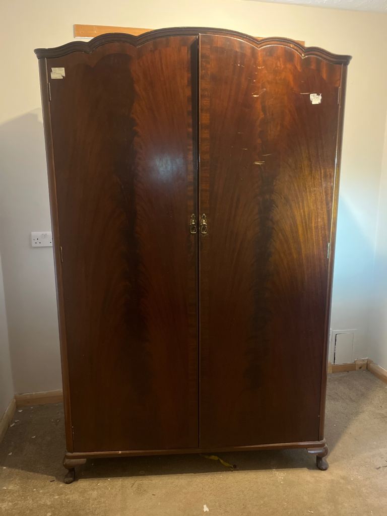 Wardrobe, wooden Vintage. Good condition