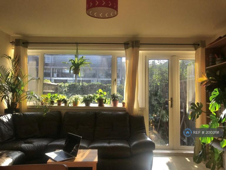 2 bedroom flat in Dunnett House, London, E3 (2 bed) (#2003191)