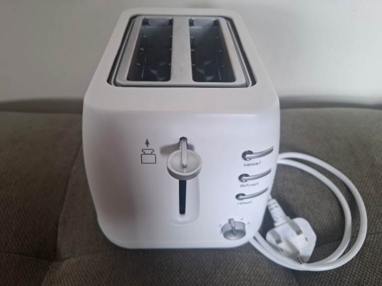 Tesco White 2-Slice Toaster - Excellent Working Condition