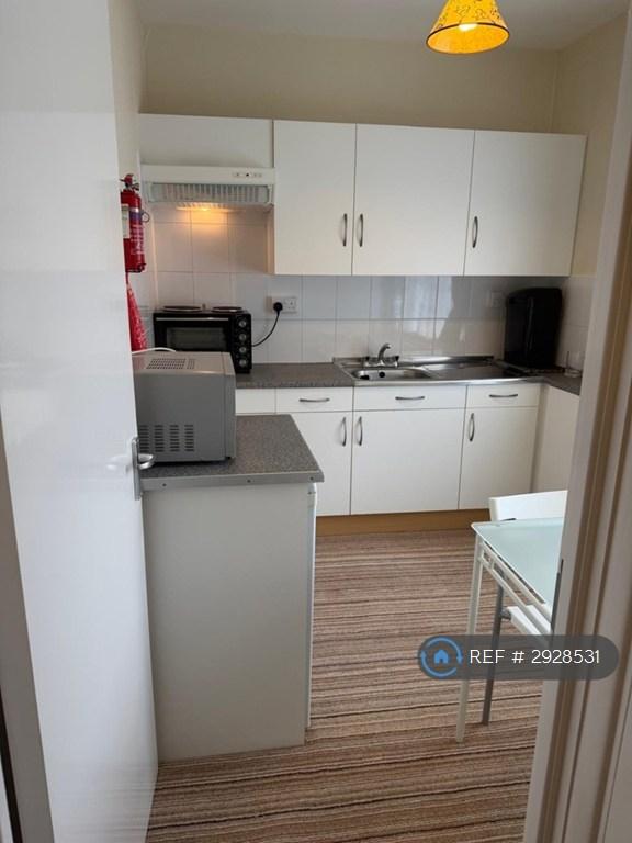 1 bedroom flat in St Margaret's Drive, Chesterfield, S40 (1 bed) (#2928531)