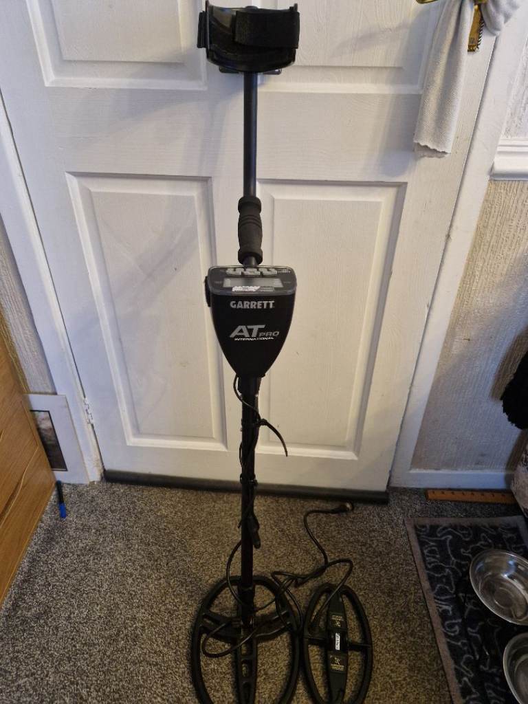 Garrett AT Pro Metal Detector – Comes with two coils