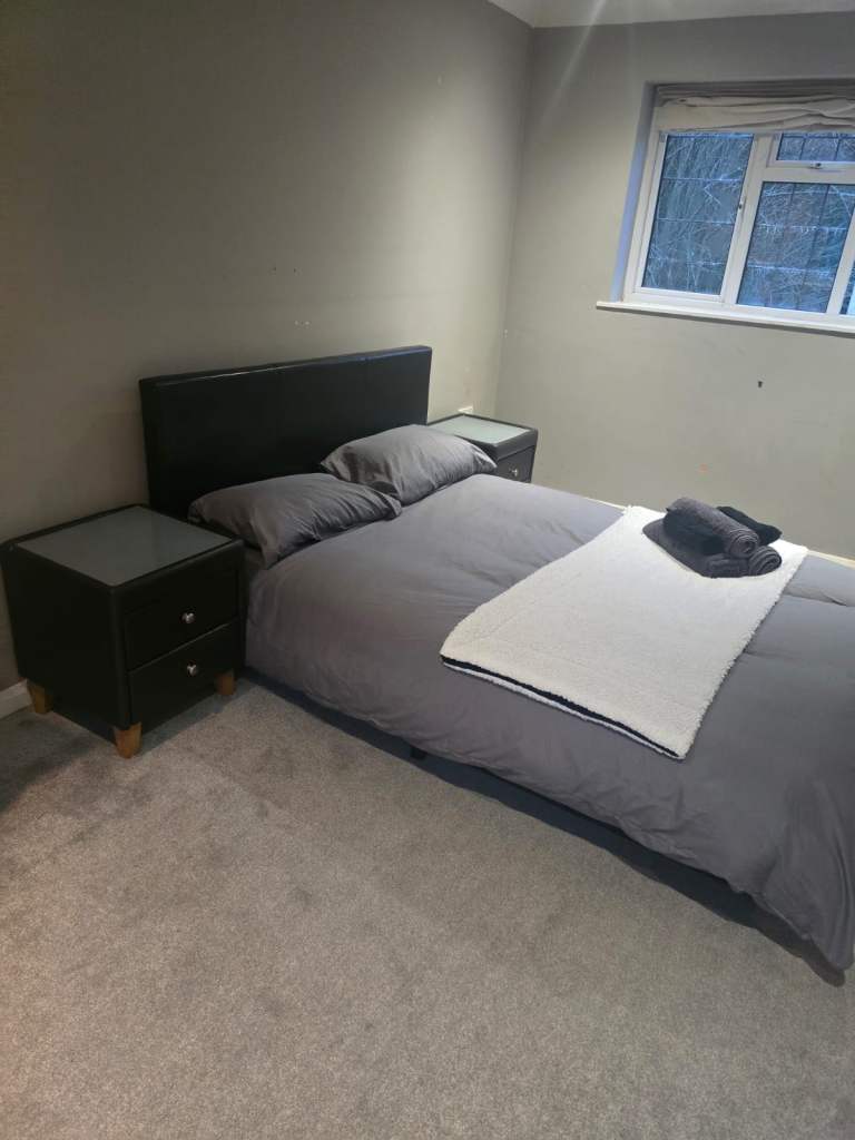 Cosy room in cobham mansion 