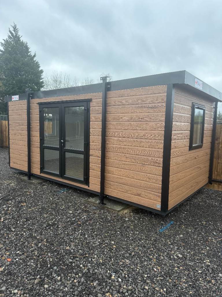 Commercial Unit to Rent in Brentwood