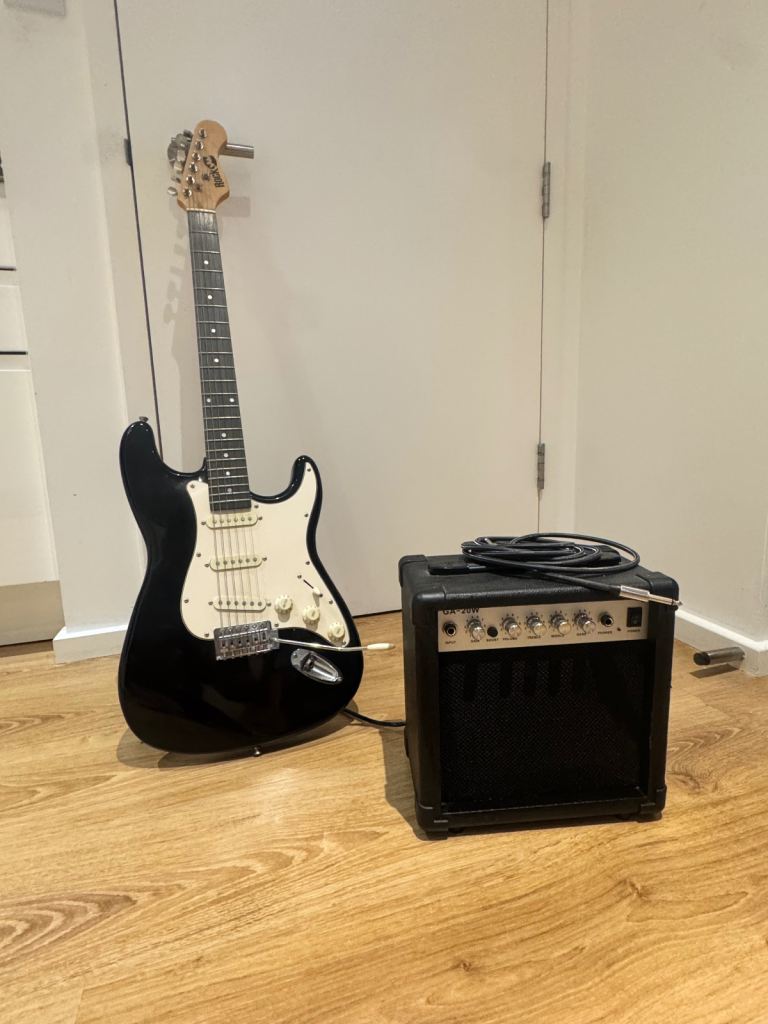 Electric Guitar Starter Set – Guitar + Amp + Cable + Cover
