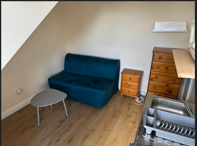 Bedsit in Cowdenbeath available-all bills included  