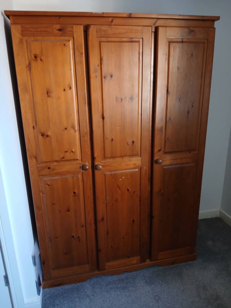 Solid Pine Wood Triple Wardrobe – FOC