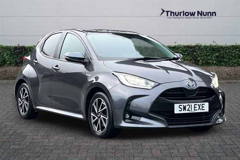 2021 Toyota Yaris 1.5 VVT-h (116 PS) Design 5 Door Petrol Hybrid Hatchback Automatic *** 1 Ow Hat...