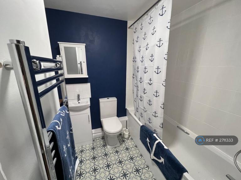 1 bedroom flat in Kirby Court, Newbold, Rugby, CV21 (1 bed) (#2711333)